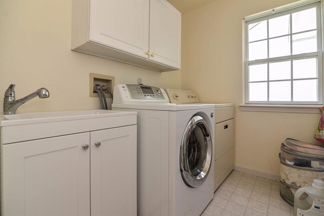 Building Photo - 4993 S Ridgeside Cir