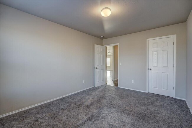 Building Photo - 10620 SW 23rd Ter