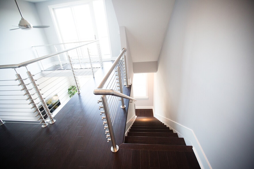 Building Photo - 2122 3rd St NE