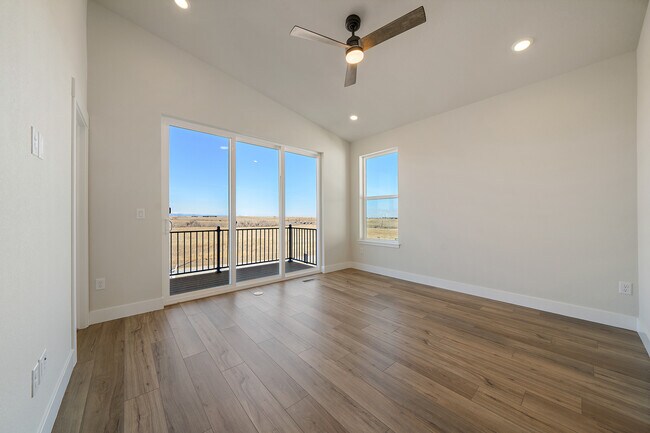 Building Photo - 10882 Lyric St