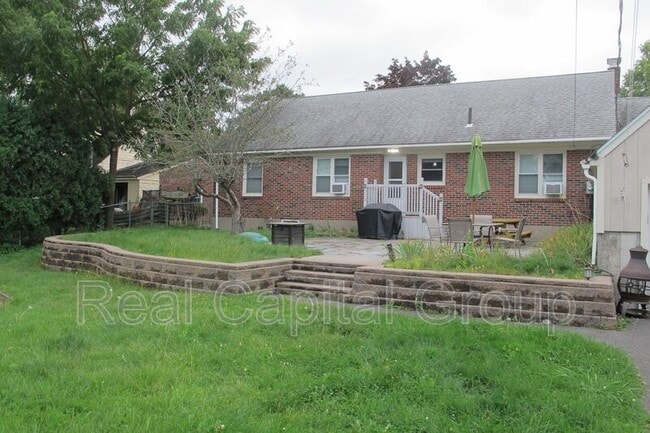 Building Photo - 2204 Dean St