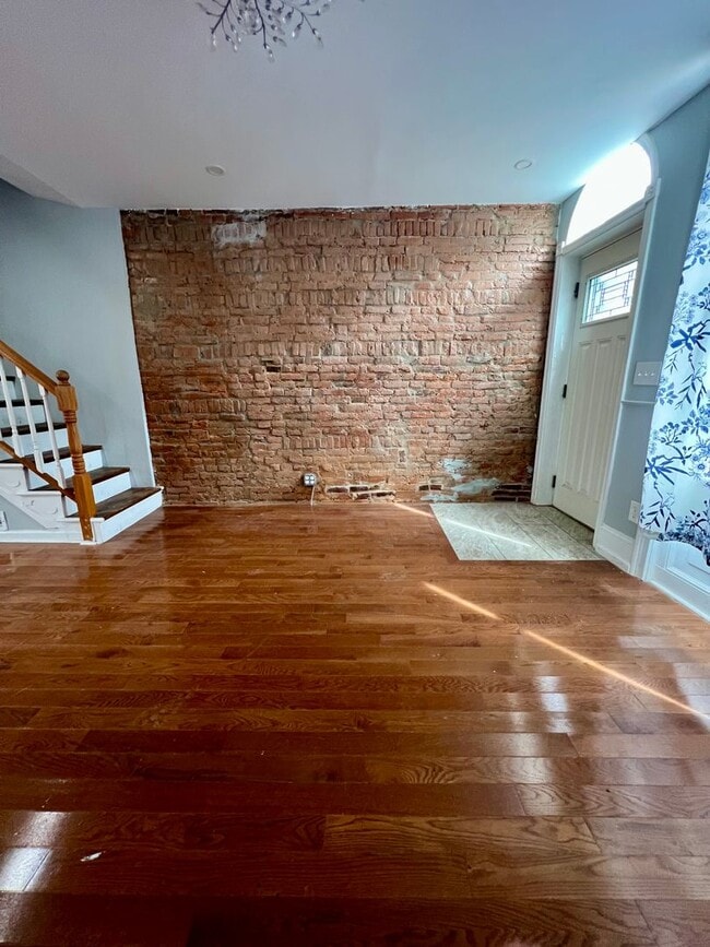 Building Photo - Stunning 4-Bedroom Townhome in the Heart of Fishtown! Available NOW!