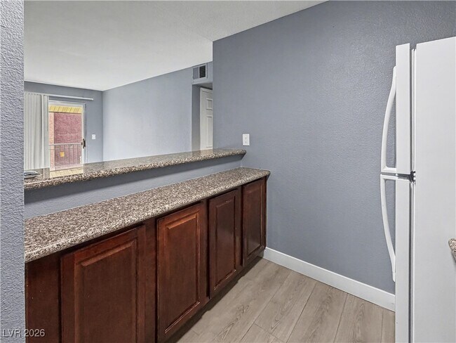 Building Photo - 5141 River Glen Dr