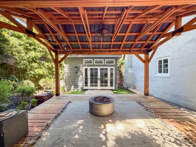 Building Photo - 7352 Saroni Dr