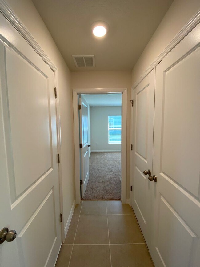 Building Photo - - Desirable Lake Diamond Subdivision 4/2/2...