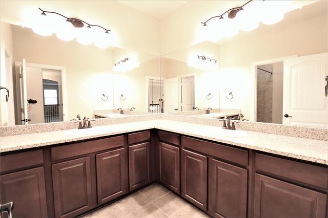 Building Photo - 5070 Kerstyn Dr