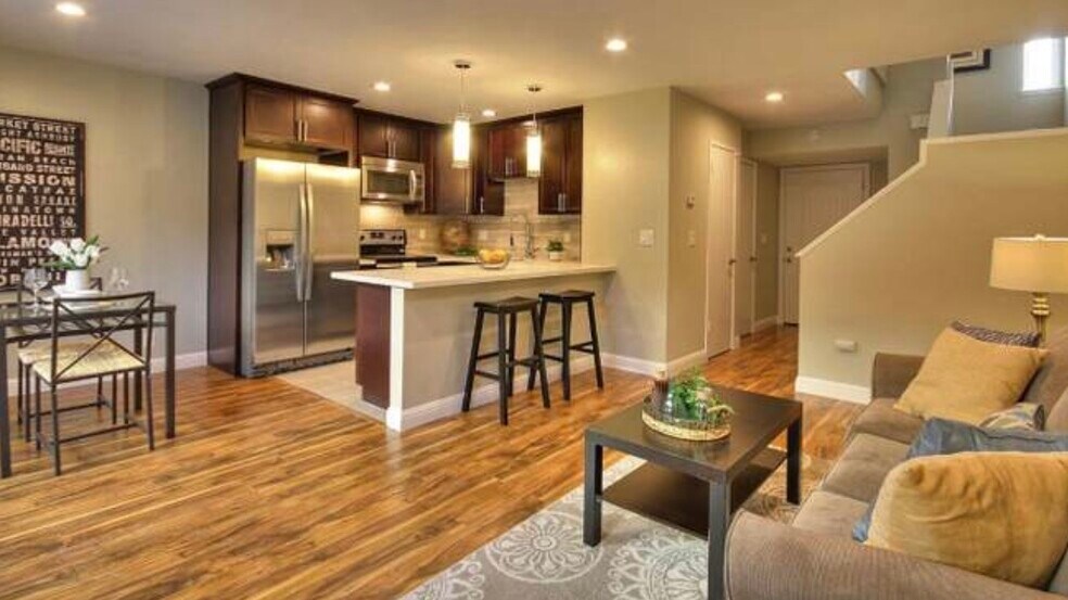 Living room and kitchen - 1348 Daniel Ct
