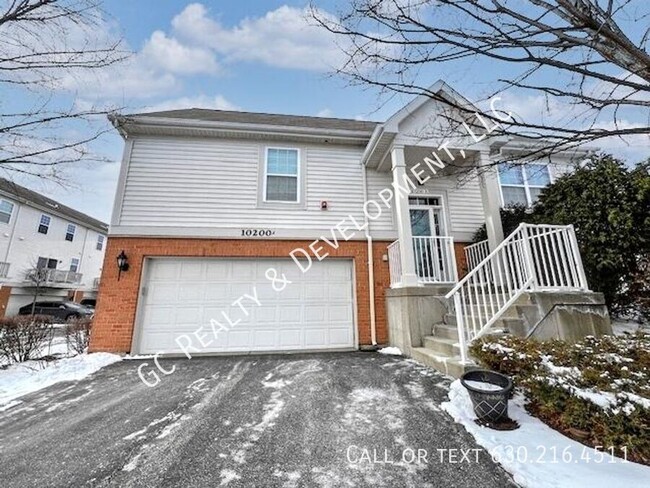 Primary Photo - *** BACK ON MARKET / END UNIT TOWNHOUSE / ...