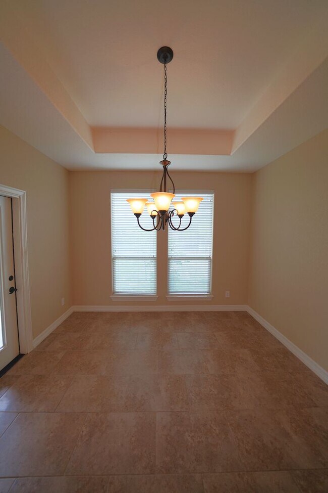 Building Photo - Beautiful Selma Living. Realtor Commission: $500