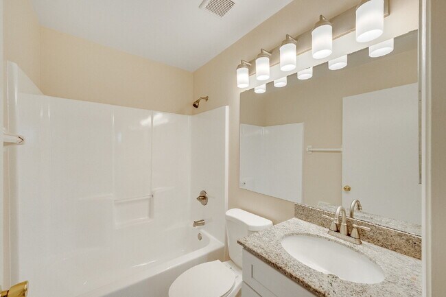 Building Photo - Spacious 3/2 with split plan and large fenced yard!