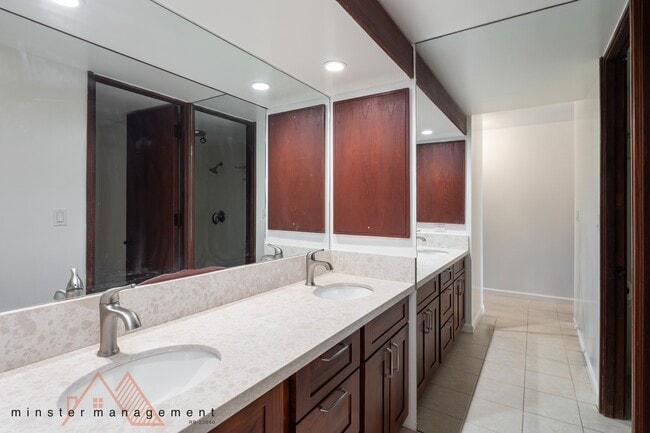 Building Photo - 6750 Hawaii Kai Dr