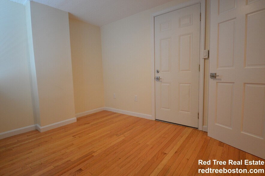 Building Photo - 1801 Beacon St