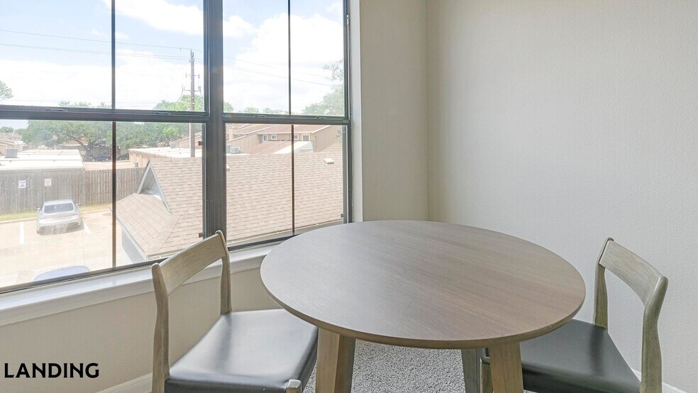 Building Photo - 2500 Woodland Park Dr
