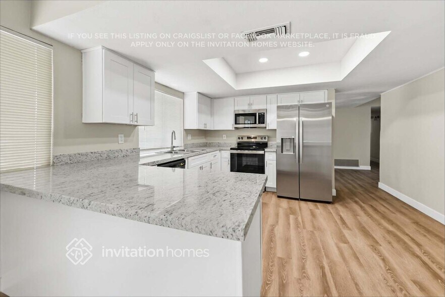 Building Photo - 12042 N 28th Pl