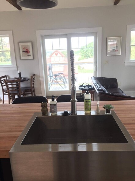 Building Photo - 19 5th Ave