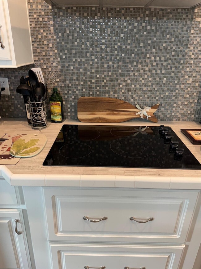 Building Photo - 348 NE Starboard Way