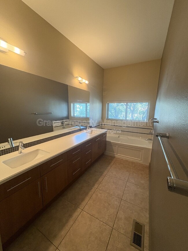 Building Photo - 3400 Larimer St