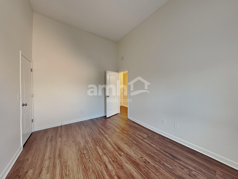 Building Photo - 2613 Newtons Crest Cir