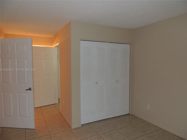 Building Photo - 2600 S University Dr