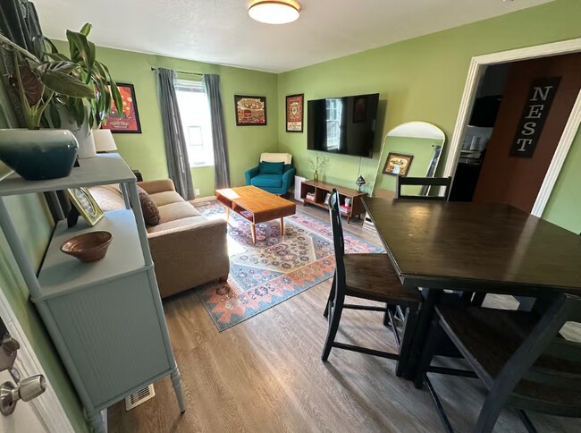 Building Photo - Charming 2-Bedroom Main-Floor Home with Fenced Yard & Utilities Included