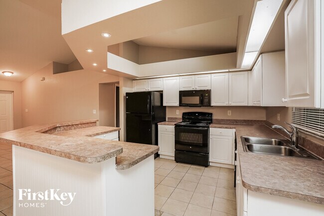 Building Photo - 2613 Van Buren Pkwy