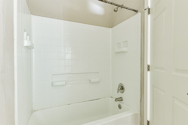 Building Photo - 4505 Bernardo De Galvez Ave