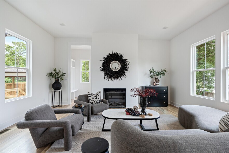 Building Photo - 2826 Clifton Ave