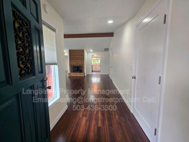 Building Photo - 2018 Nut Tree Dr NW