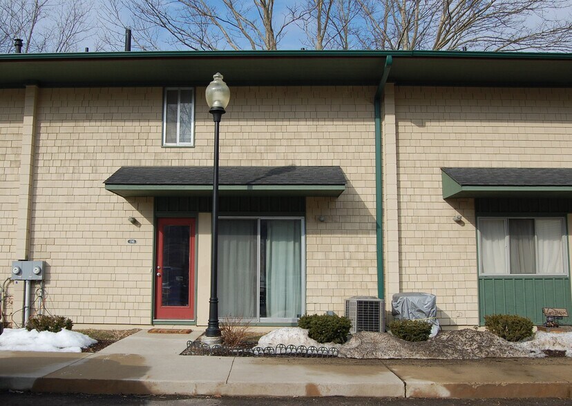 Building Photo - 1785 Hideaway Lane Dr