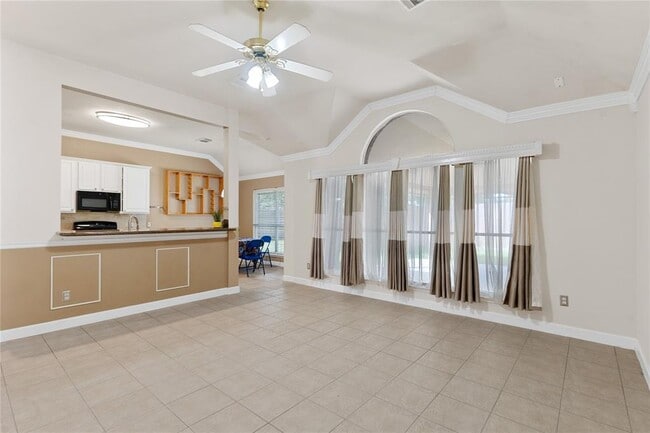 Building Photo - 10115 Willow Crossing Dr