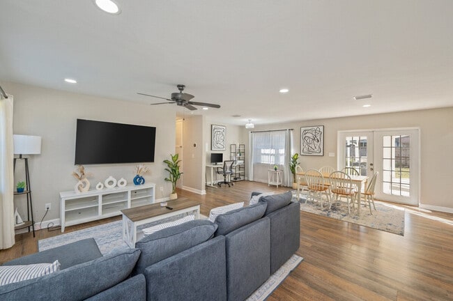 Building Photo - 130 N Lorraine Dr