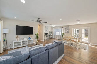 Building Photo - 130 N Lorraine Dr