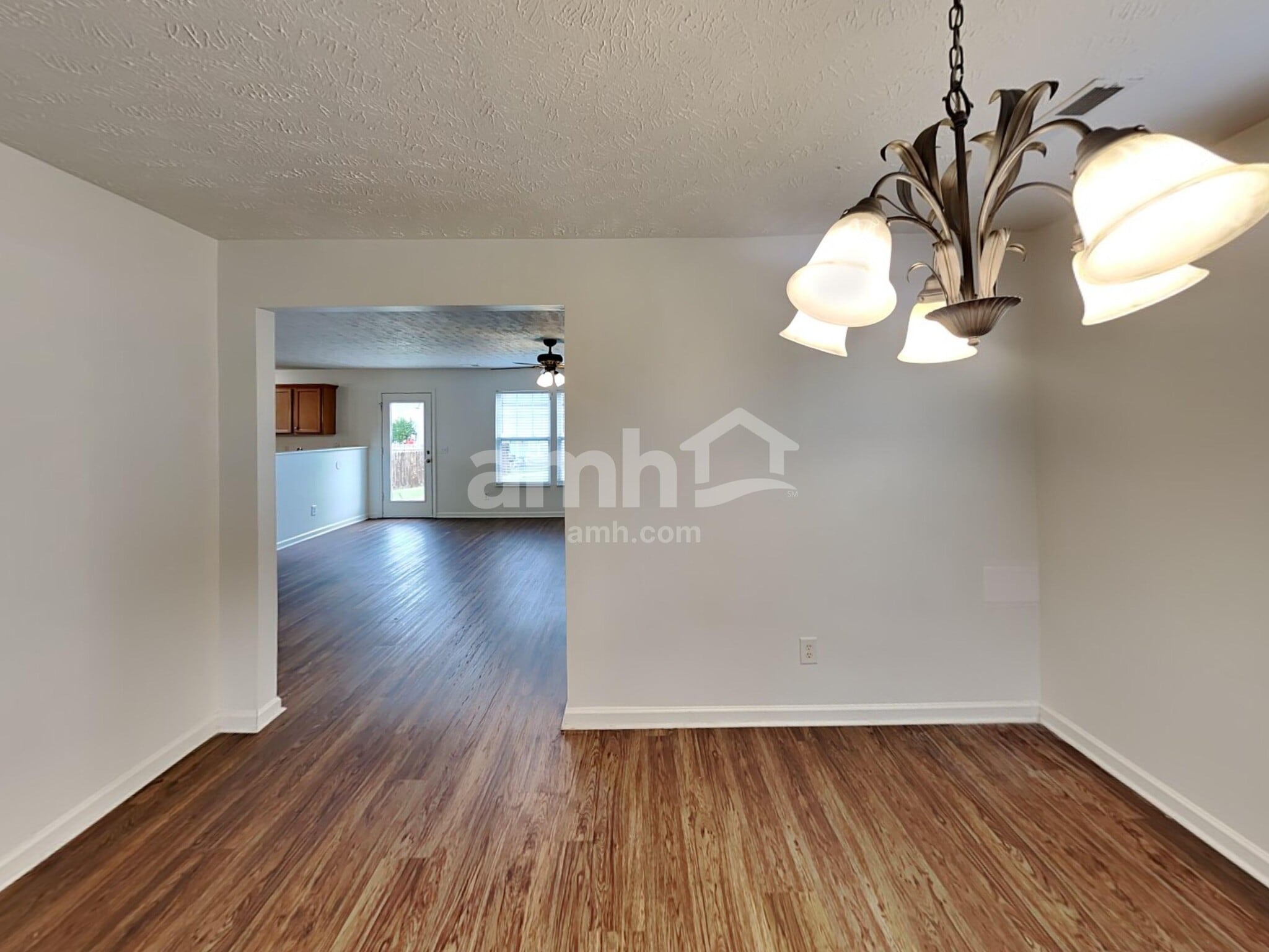 Building Photo - 604 Blossom Hill Dr