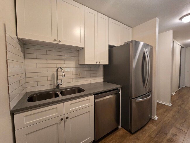 Building Photo - Beautifully Renovated Condo With Huge Balcony!