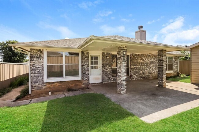 Building Photo - 1401 Nottoway Dr