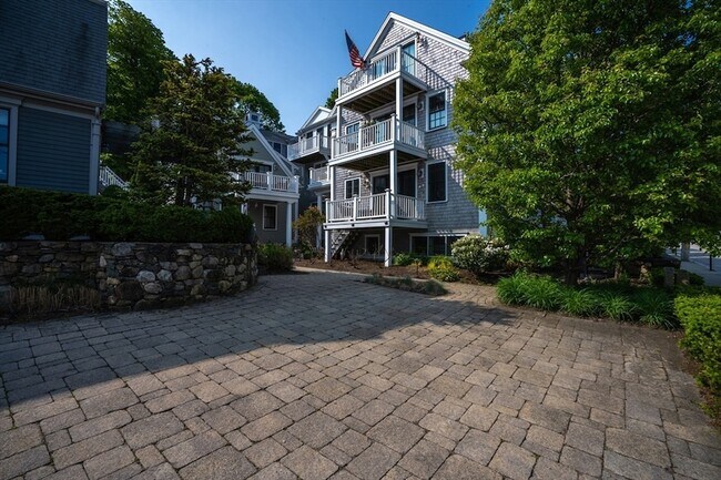 Primary Photo - 27 Brewster St