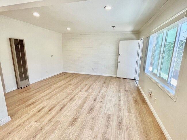 Building Photo - 4141 Wilson Ave