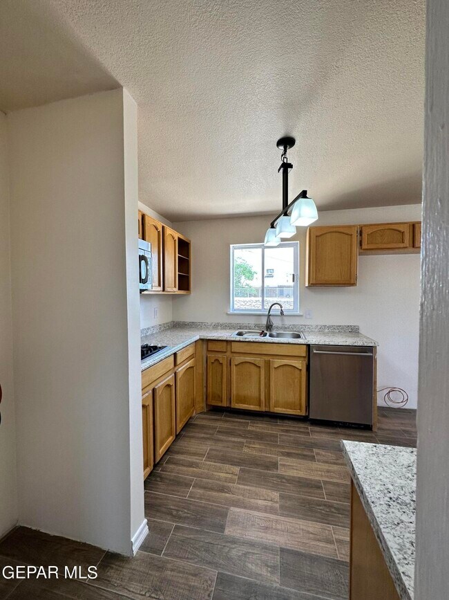 Building Photo - 9020 Mt Shasta Dr