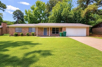 Building Photo - 3 Bedroom 2 Bathroom House for Rent in PGISD