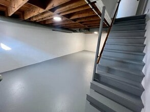 Building Photo - Charming, updated 2bdrm/1bth with full basement