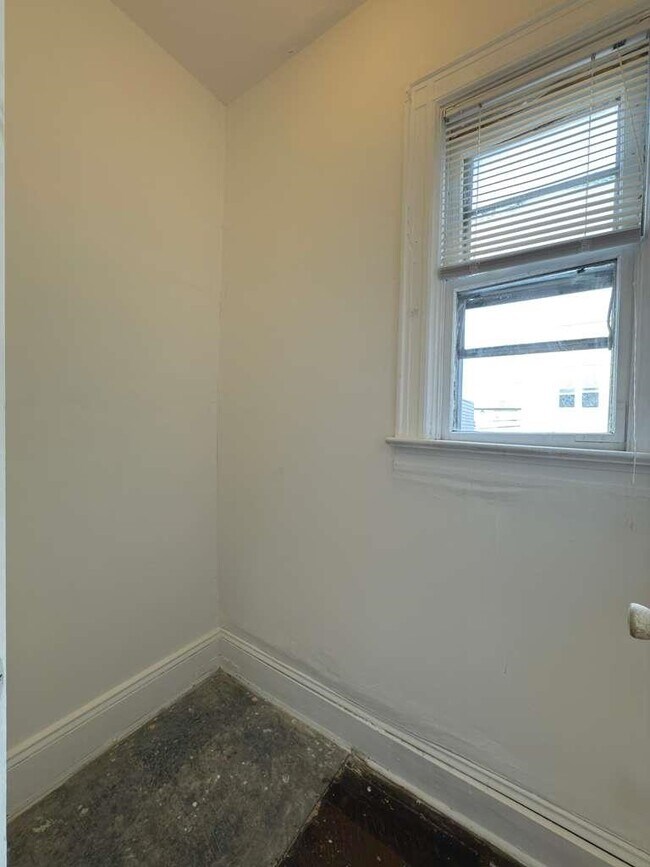 Building Photo - 7506 Cottage Ave