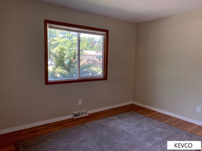 Building Photo - Great and Spacious Home with Backyard!