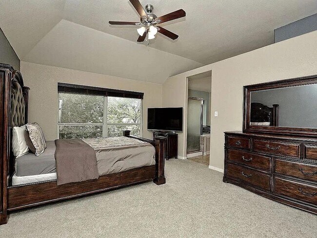 Building Photo - 1207 Chinquapin Ct