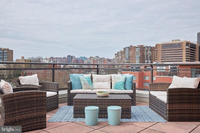 Building Photo - 1011 Arlington Blvd