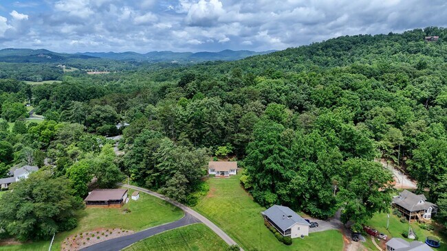 Building Photo - 131 Wonderview Dr