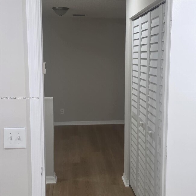 Building Photo - 4730 Lago Vista Dr