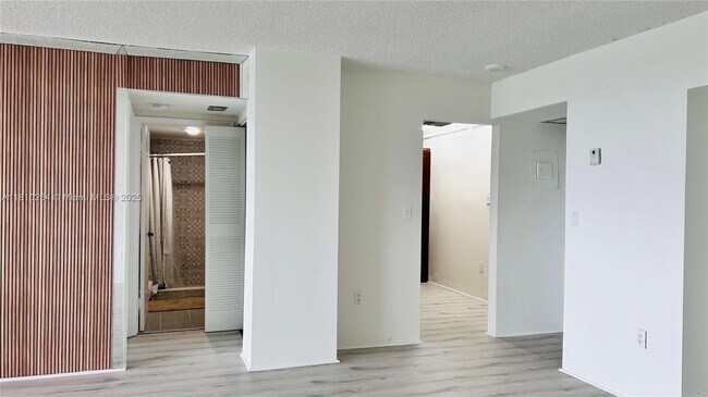 Building Photo - 20515 E Country Club Dr