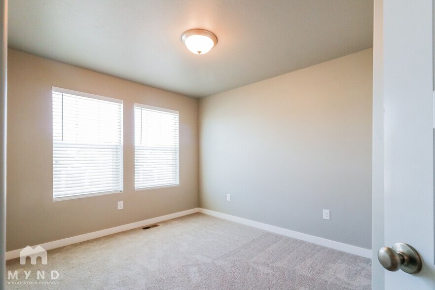 Building Photo - 5718 Osprey Dr