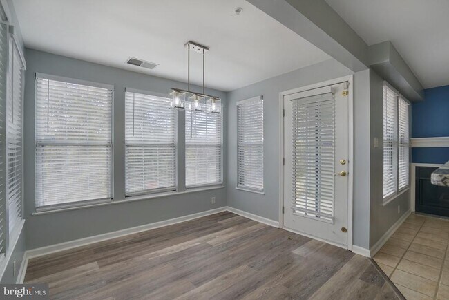 Building Photo - 7518 Snowpea Ct