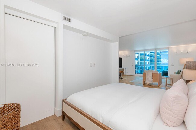 Building Photo - 2301 Collins Ave